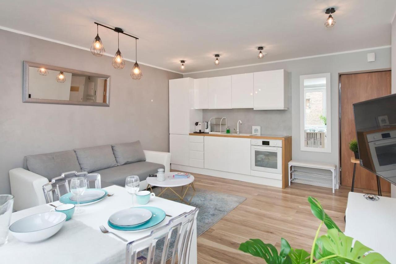 Stay Hip In Vibrant Centrally Located Apartment In Old Town Гданск Екстериор снимка