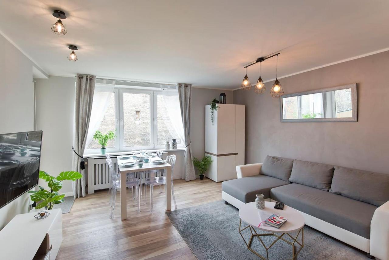 Stay Hip In Vibrant Centrally Located Apartment In Old Town Гданск Екстериор снимка